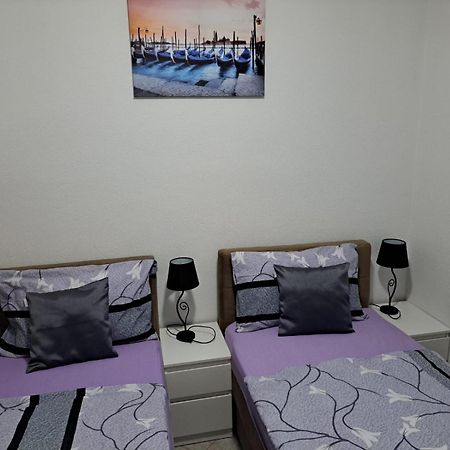 Apartmani Marijamagdalena Gracac  Exterior photo