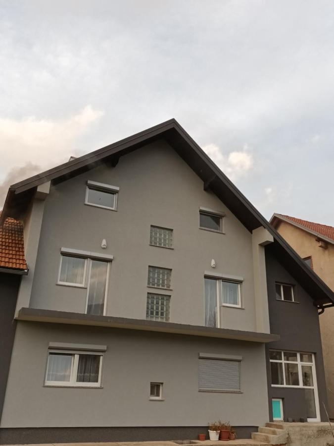 Apartmani Marijamagdalena Gracac  Exterior photo