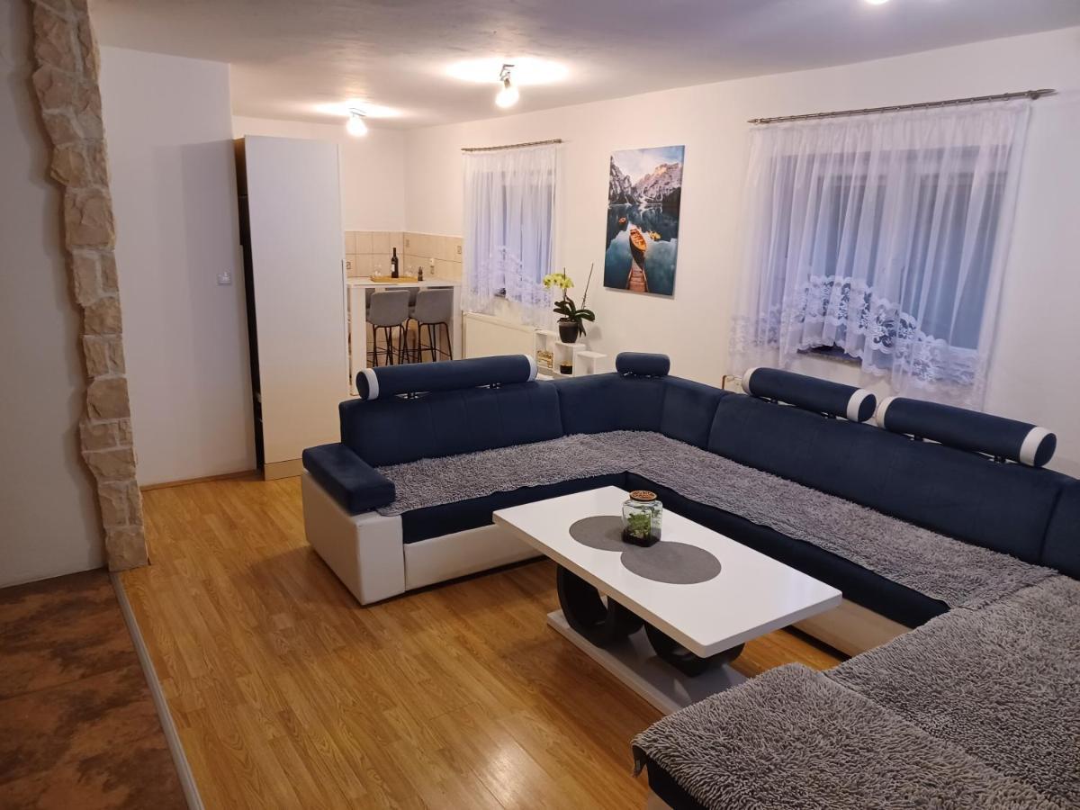 Apartmani Marijamagdalena Gracac  Exterior photo