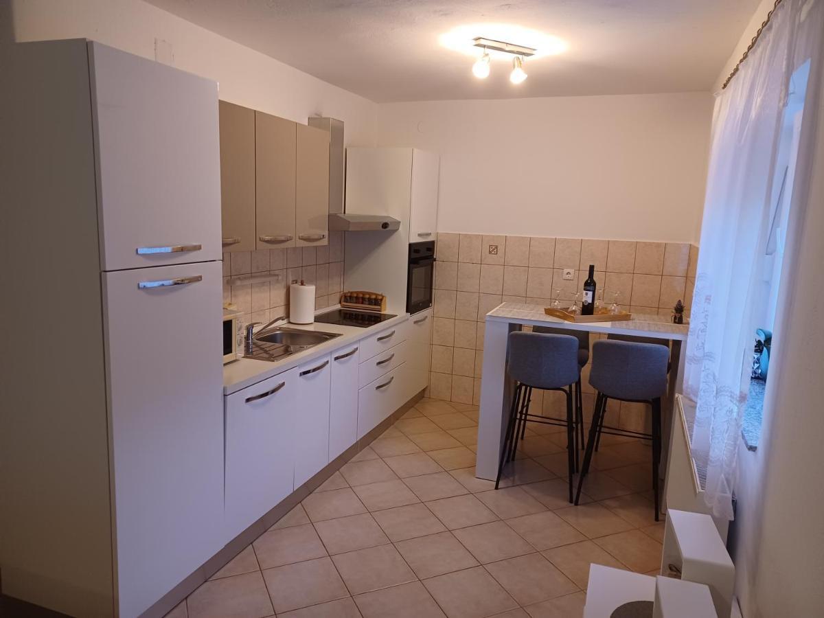 Apartmani Marijamagdalena Gracac  Exterior photo