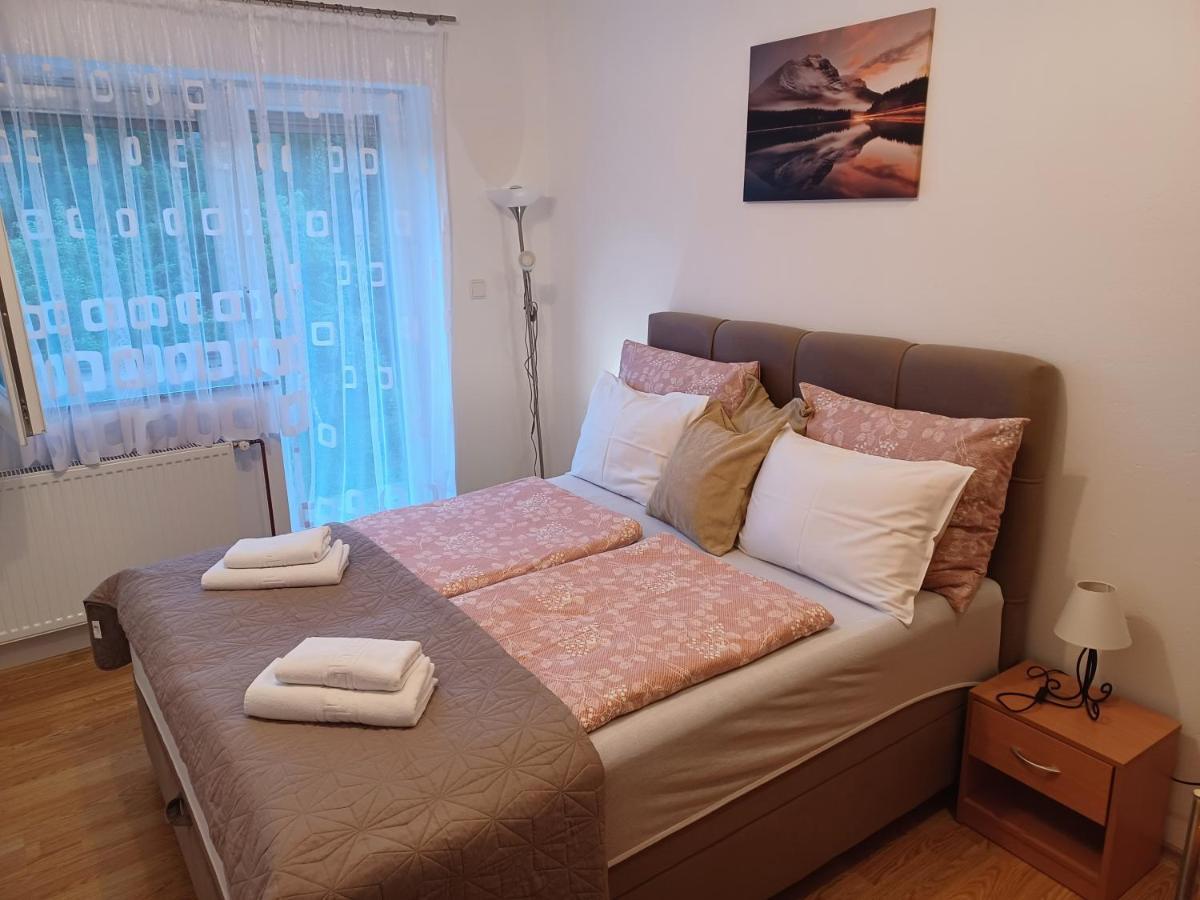 Apartmani Marijamagdalena Gracac  Exterior photo