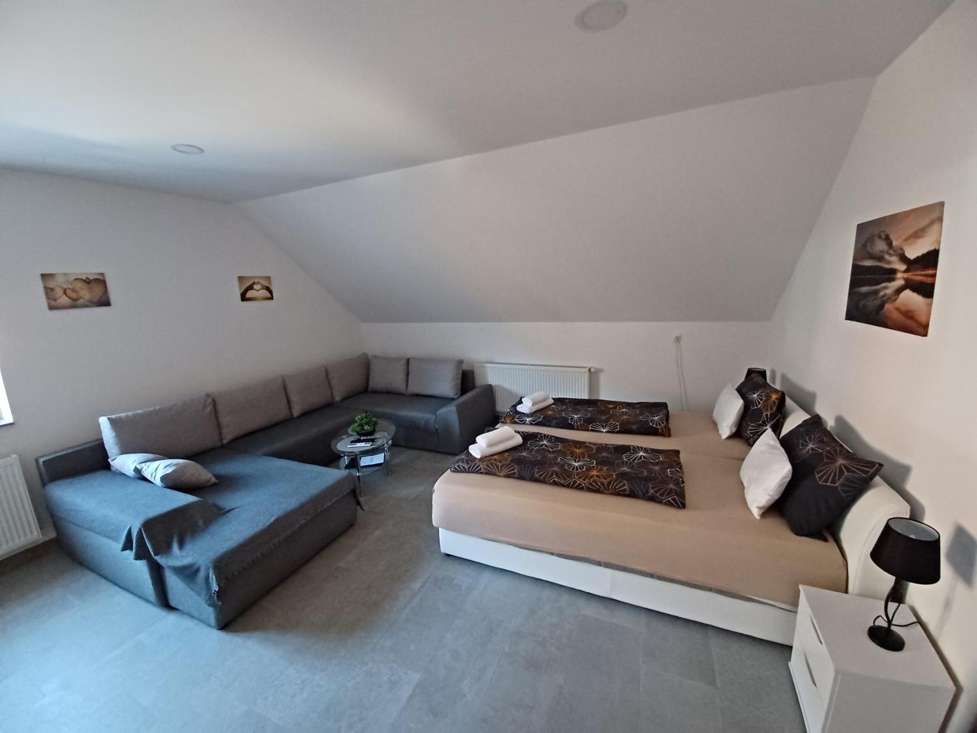 Apartmani Marijamagdalena Gracac  Exterior photo