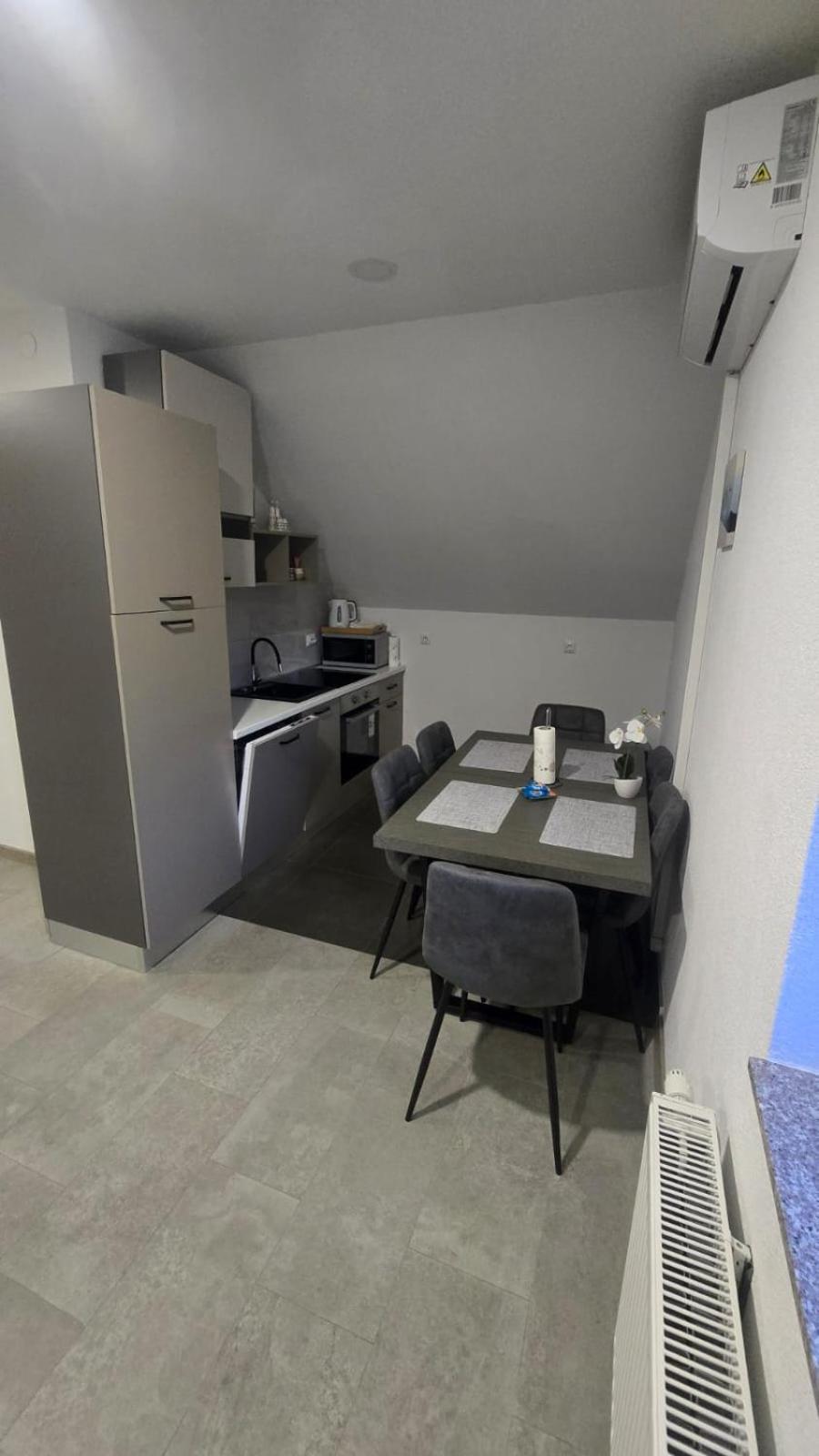 Apartmani Marijamagdalena Gracac  Exterior photo