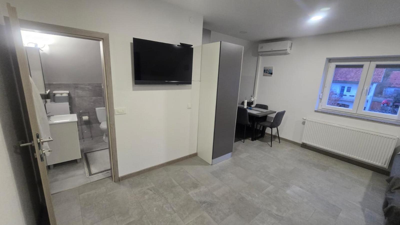 Apartmani Marijamagdalena Gracac  Exterior photo